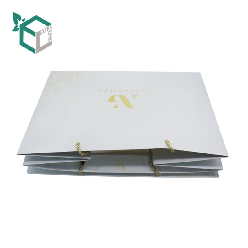 Eco-Friendly Custom Printed Gold Foil Hot Stamp Finished White Gift Paper Bag With Handle