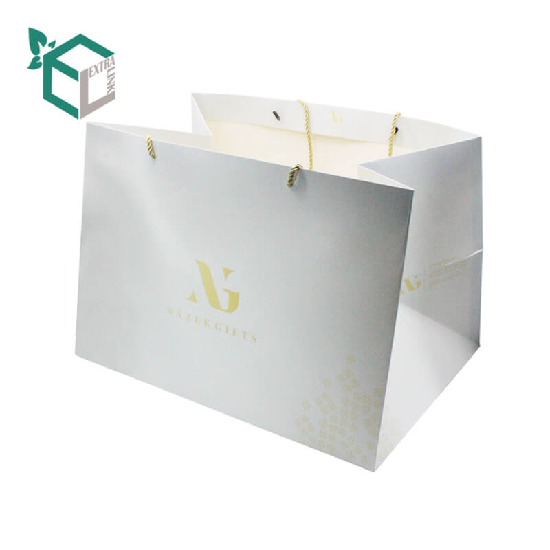 Eco-Friendly Custom Printed Gold Foil Hot Stamp Finished White Gift Paper Bag With Handle