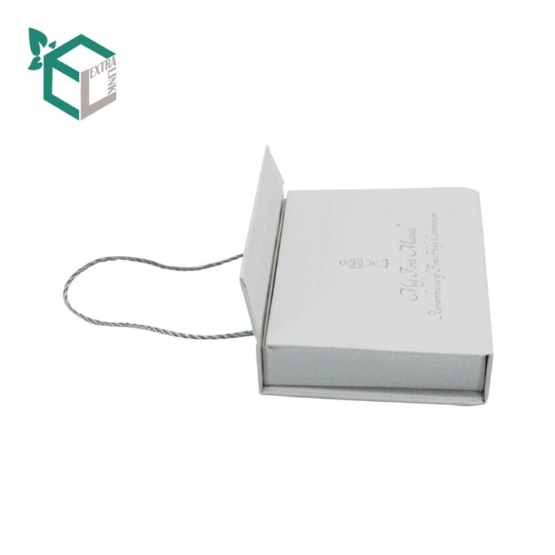Custom Logo With Hand Strap White Cardboard Paper Packaging Gift Box
